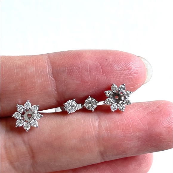 Diamond Studs Earring - Picture 4 of 10